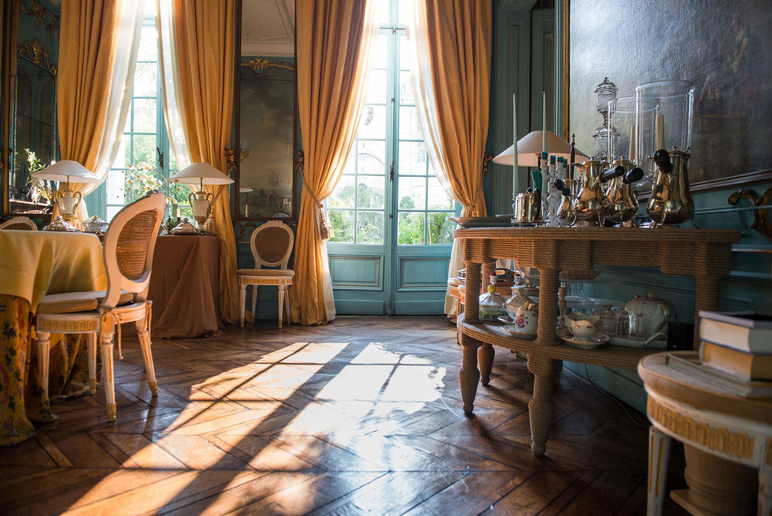 Light play in the dining room